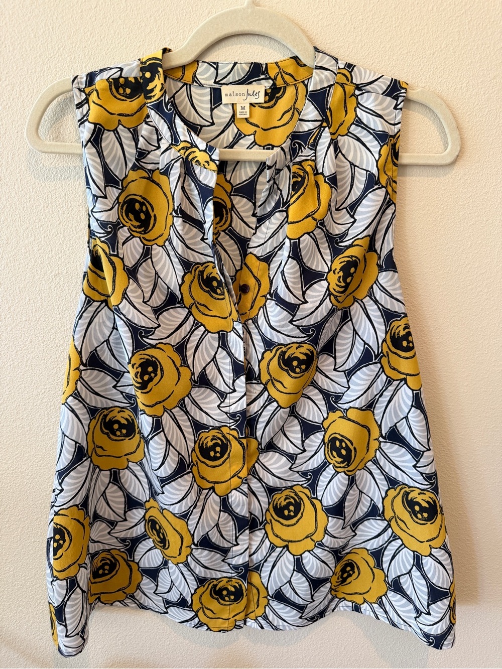 Maison Jules Sleeveless Blouse Yellow rose navy print button v-neck ruffle Sz M